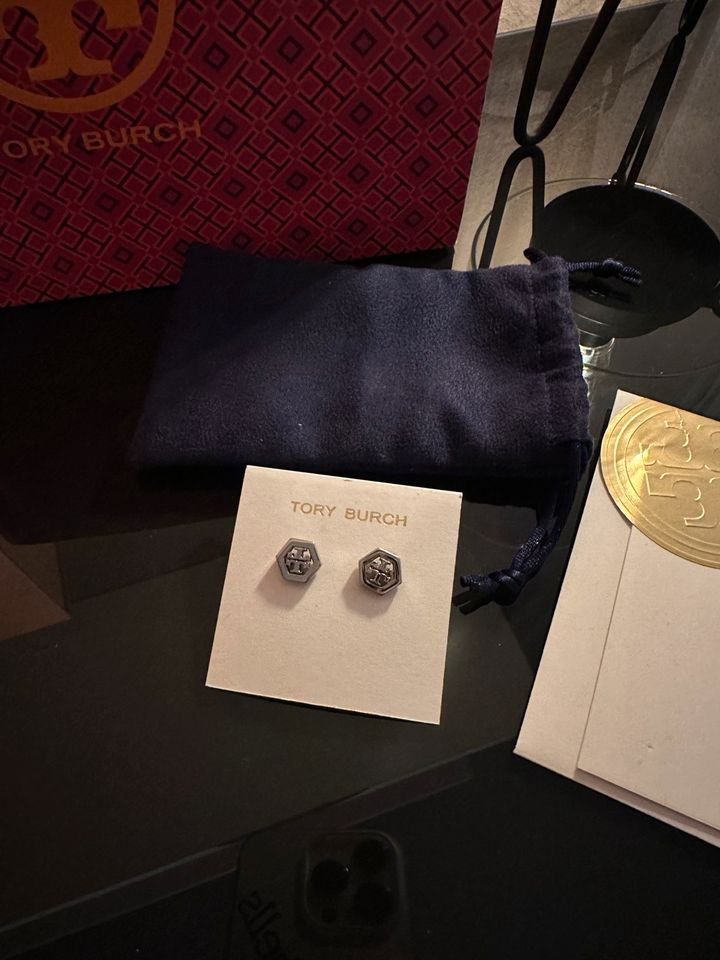 Tory Burch Ohrringe Silber Edelstahl Stecker Top in Wentorf