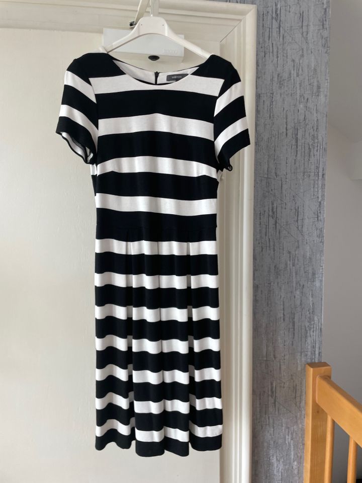 Kleid schwarz-weiß mit Kellerfalten von Montego Gr. S in Leipzig