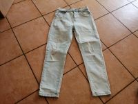 Mädchen Jeans, Gr. 140, neuwertig, modische Löcher Bayern - Scheinfeld Vorschau