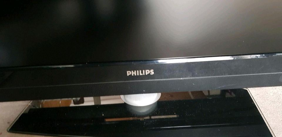 Philips LCD Fernsehen 107cm in Forst