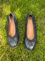 Tamaris Leder Ballerinas, dunkelblau Gr. 38, fast wie neu Hessen - Büttelborn Vorschau