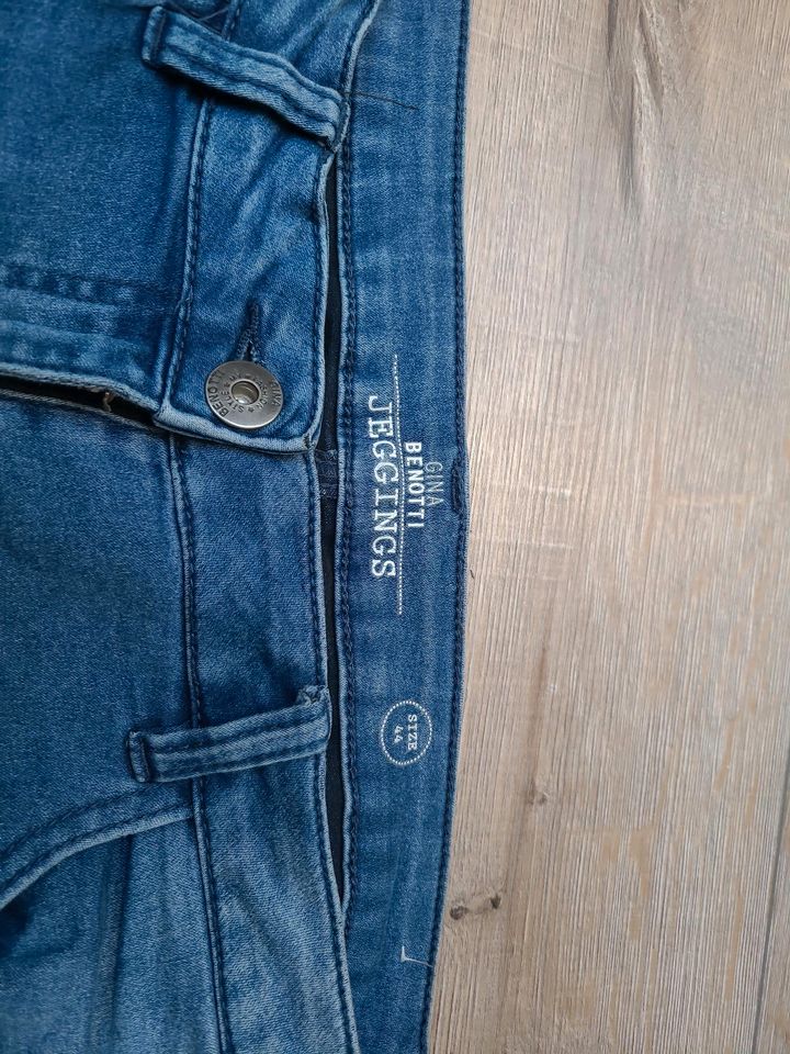 Jeans Hosen, jeggings in Tangermünde