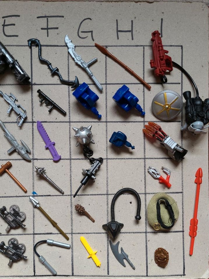 Diverse Waffen + Zubehörteile - Vintage Actionfiguren Zubehör in Veitsrodt