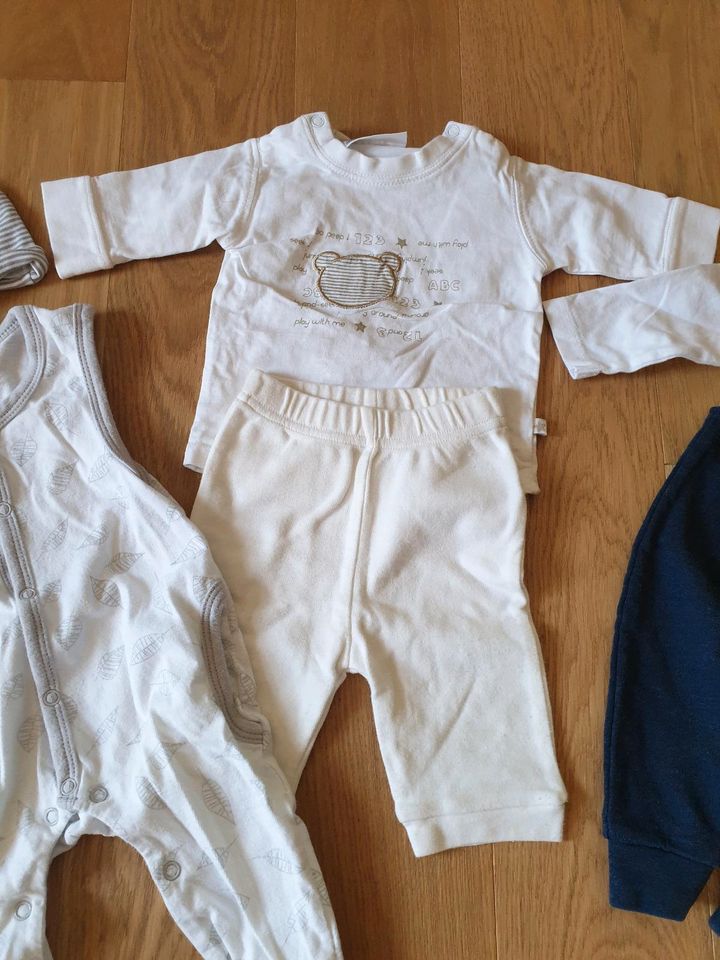 Kleiderset Gr. 56, Alana, Babyclub, Body, Mütze, Strampler in Treben