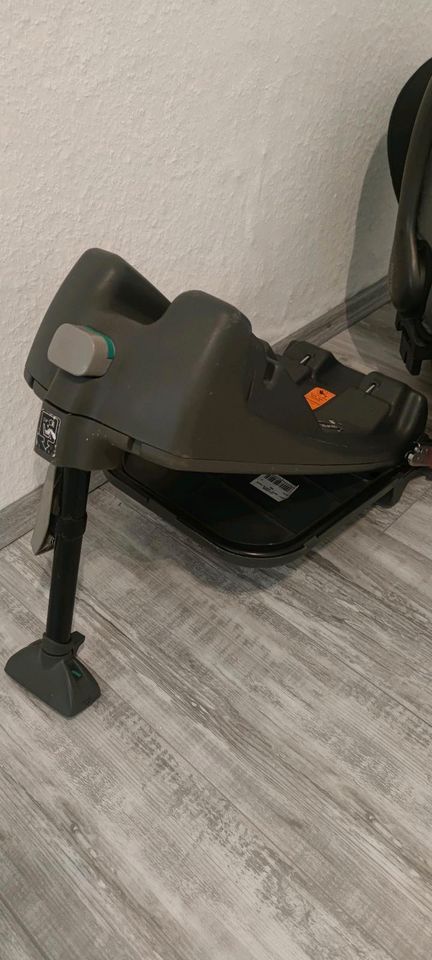 Römer Kindersitz inklusive Isofix Base in Hessisch Oldendorf