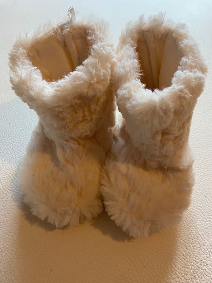 Babyschuhe fakefur H&M 18/19 Creme in Starnberg