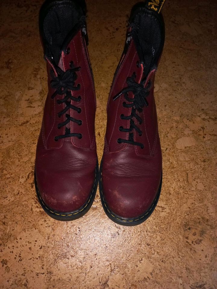 Dr. Martens Grösse 38 bordeaux in Duingen