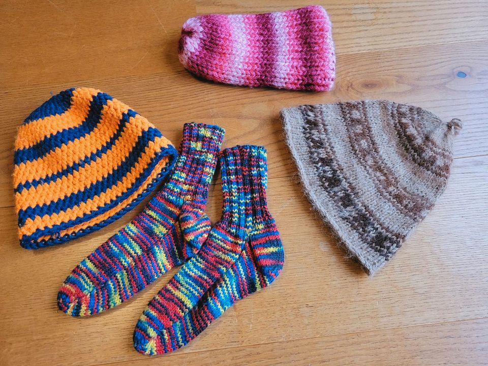 Süße Mützen und Socken ✨️Wolle✨️ Beanie handmade in Hamburg