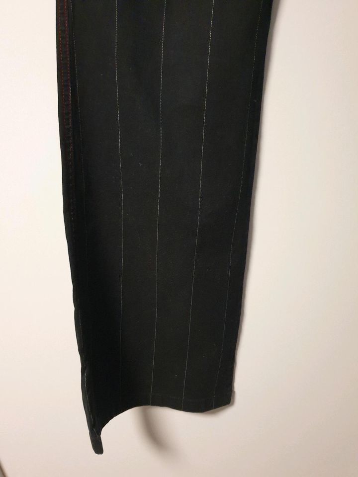 Hose von MEXX schwarz mit Streifen in Ertingen