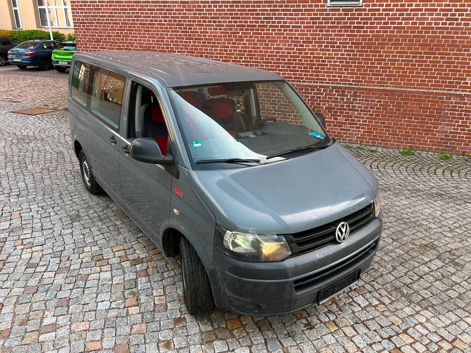 VW T5 Caravelle I 1.Hand I 2.0TDI I 140PS I Klima I 6 Gang I 2011 in Röhrsdorf