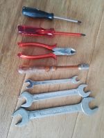 Werkzeug, Schlüssel, Seitenschneider, Schraubendreher Kreuz, gebr Nordrhein-Westfalen - Neuss Vorschau