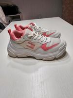 Neue Tommy Hilfiger Damen Schuhe Größe 39 weiß mit pink Hessen - Hessisch Lichtenau Vorschau