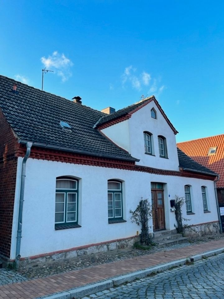 6-Zi-Einfamilienhaus mit Charme und Potential, schönem Garten und Baureserve in zentraler Lage in Dassow