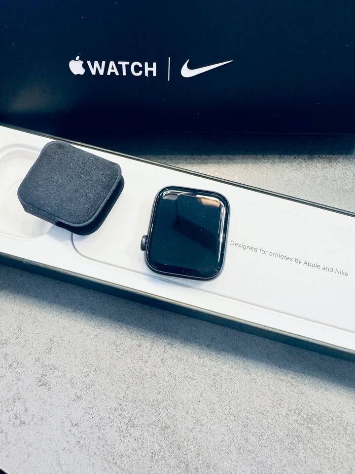 Apple Watch Nike S5 44mm in Wiesmoor