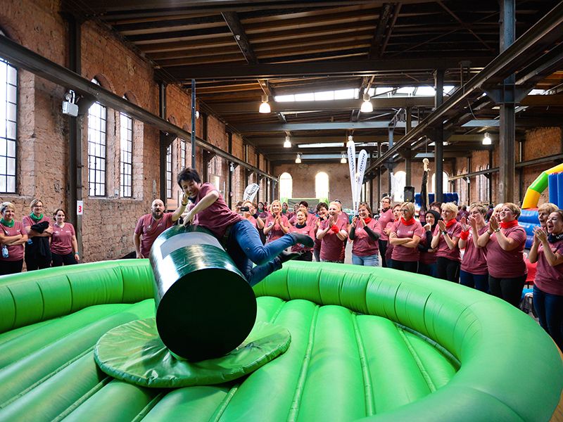 Bull Riding, Rodeo Reiten, Surfing Simulator mieten in Saarbrücken