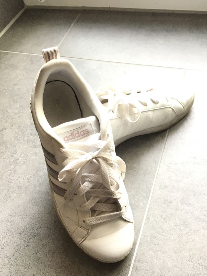 Adidas sneaker 38 in Mengkofen