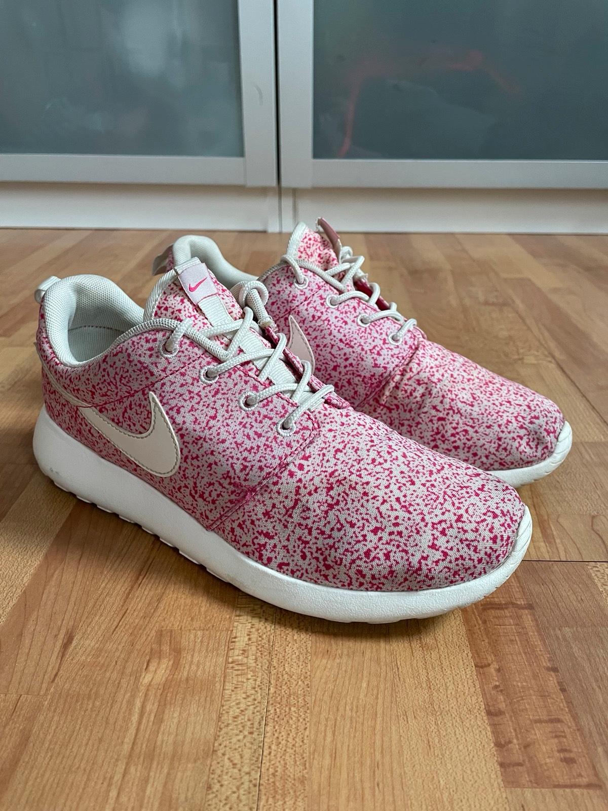 Air max roshe run hotsell