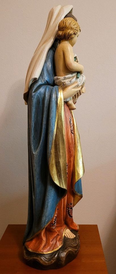 Holzfigur Heilige Maria mit Jesuskind inkl Sockel in Finsing