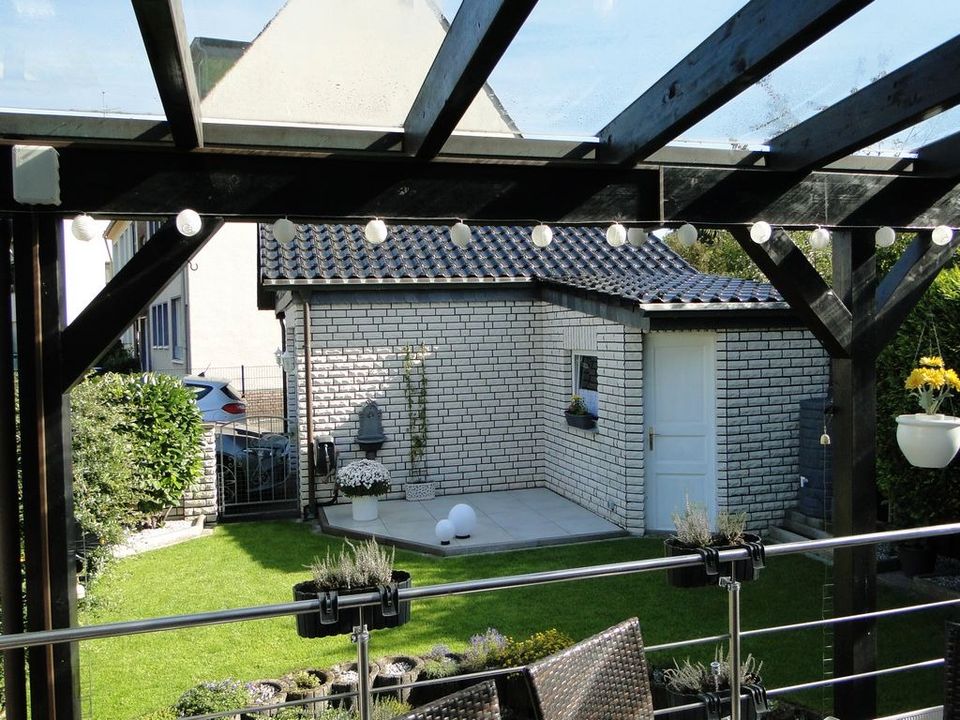 Attraktive Hauseinheit, vorderer Objektteil vermietet, mit Garten, Terrasse und Garage in Köln