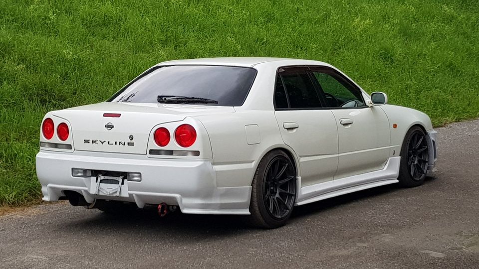 R34 4-door GTR Style Seitenschweller Nissan Skyline (Sedan /Limo) in Sulzbach an der Murr