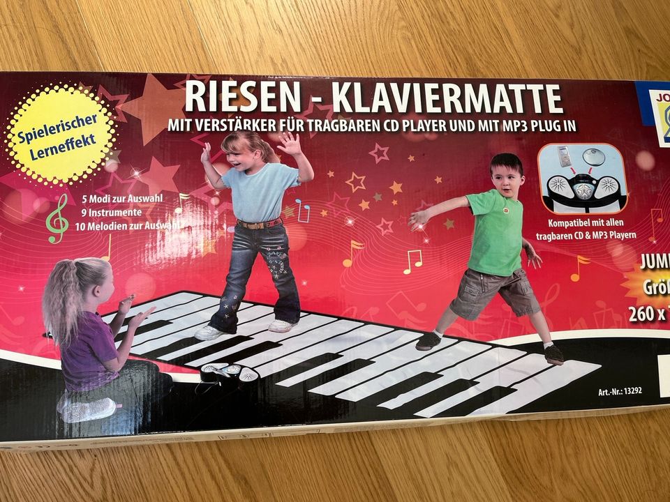 JOKA Riesen Klaviermatte mit Verstärker und MP3 Plug in in Ismaning