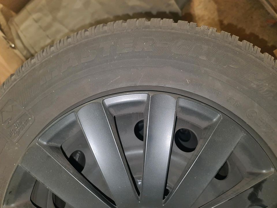 215/70 R16 Semperit Master Grip2  Winterreifen auf Stahlfelge in Bad Karlshafen