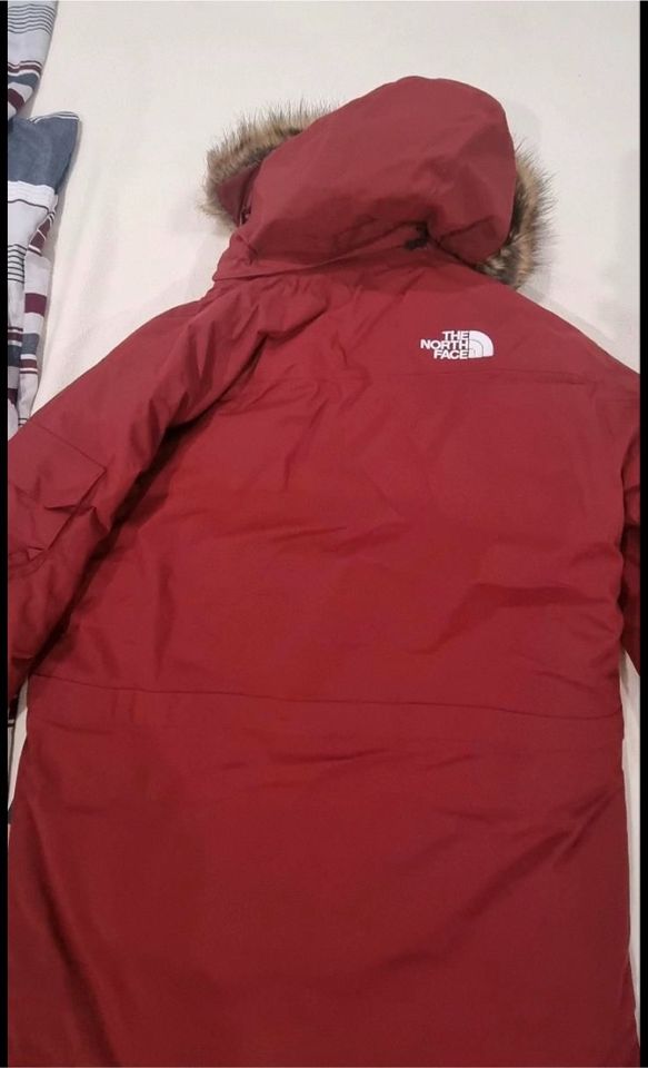 The North Face Winterjacke rot in Friedrichshafen