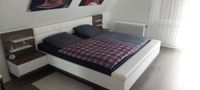 Schlafzimmer, Bett und Schrank, XXXLutz neu aus 10/2020, weiss mit Eiche dunkel, massiv, Drehtürenschrank, inkl Beleuchtung, neuwertig, inkl. Lattenroste und EmmaOne Matratzen Niedersachsen - Twist Vorschau