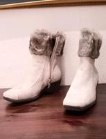 NEU Ariane Stiefel Boots Mädchen Damen Wildleder Optik weiss crem Hannover - Misburg-Anderten Vorschau