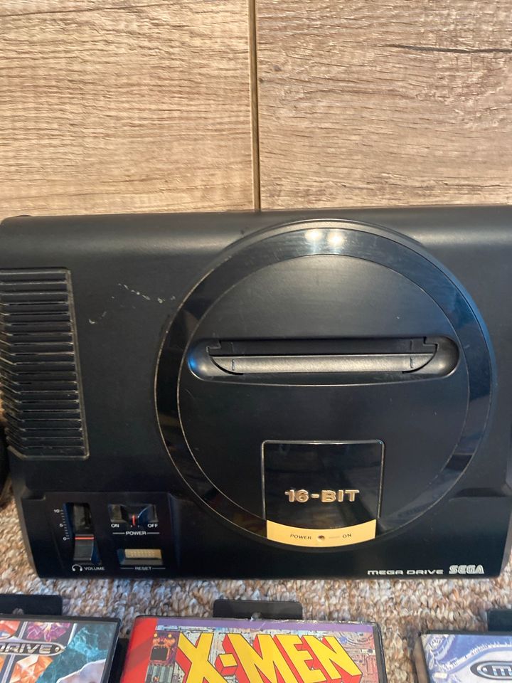 Sega Mega Drive 16-Bit + 2 Controller und Spiele in Seelow