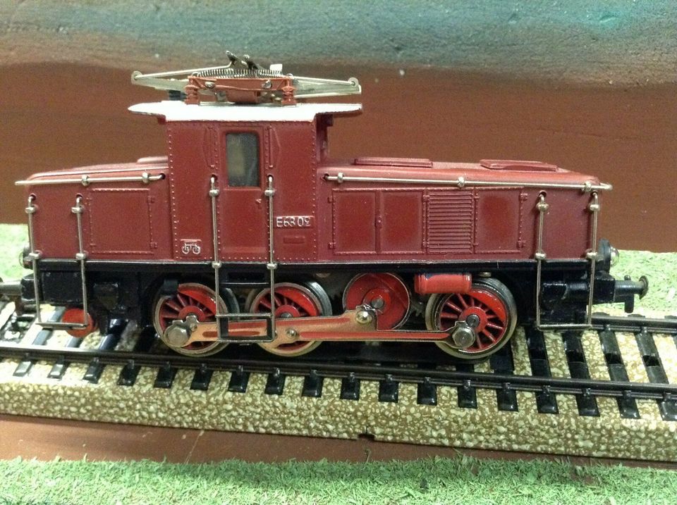 Märklin H0 3001 E63, braun in Goldenerhahn