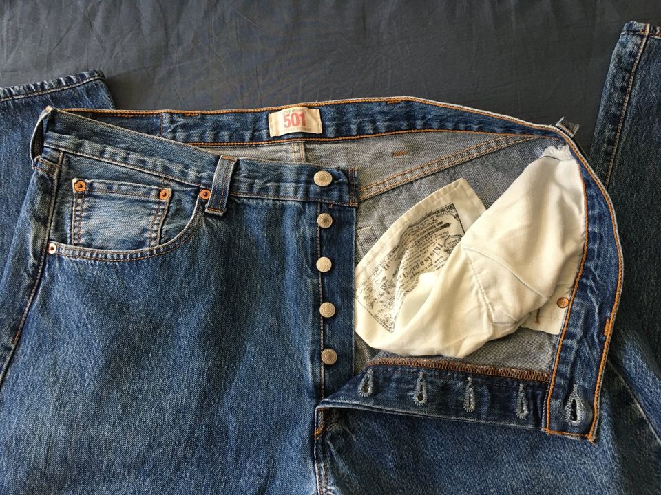 Levi's 501 Herrenjeans Knopfleiste in Halberstadt