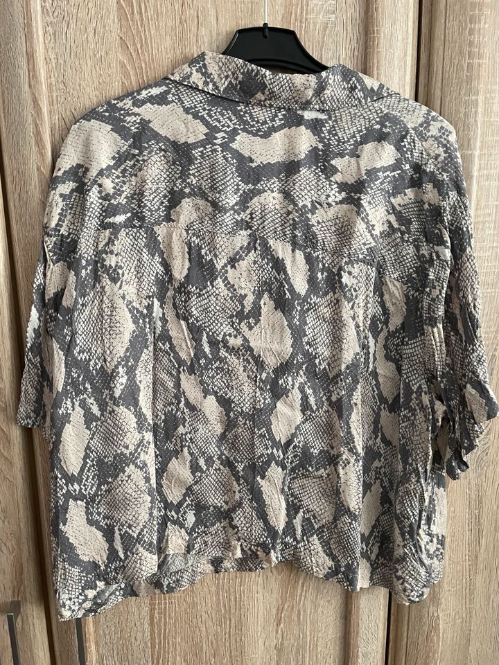 Süße Kurzbluse im Animalprint von H&M in XL - neu! in Berlin