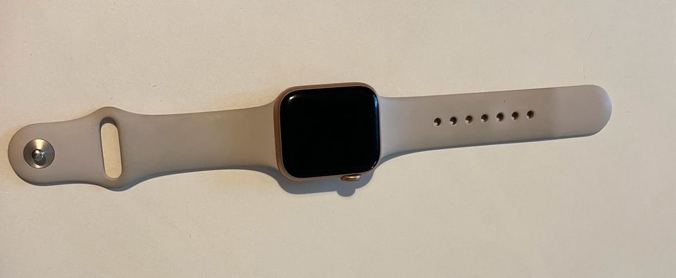 Apple Watch SE 2020 | Rosé Gold in Gummersbach