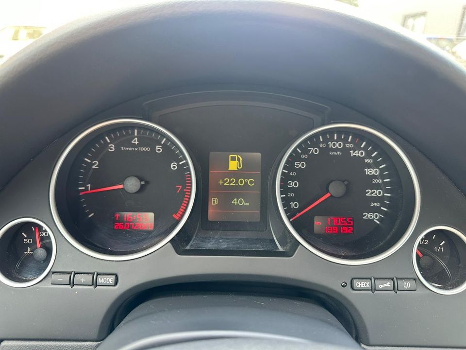 Audi A4 1.8 T quattro Cabrio - Leder - Navi - Xenon in Bornheim