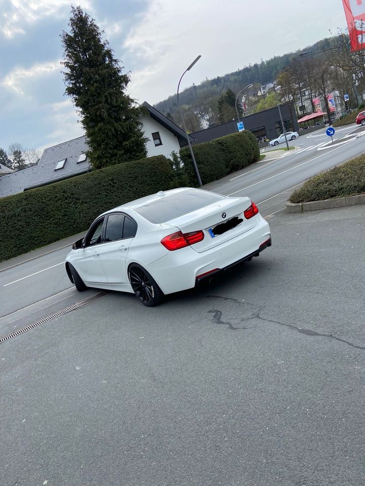 BMW f30 318d (Steuerkette gerissen) in Bad Berleburg