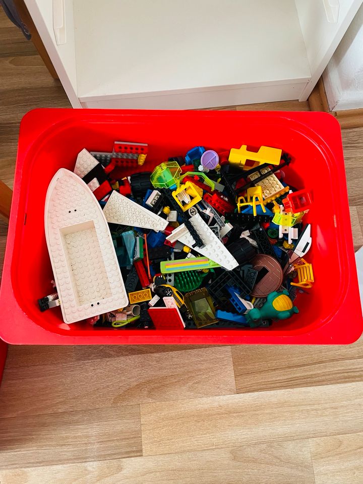 Ein Kiste voll playmobil 8€ in Wuppertal