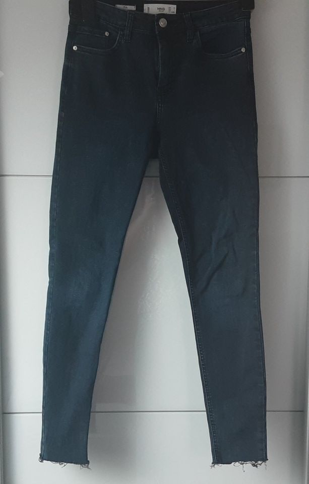 Damen Jeans dunkelblau Gr. 34 in Kipfenberg