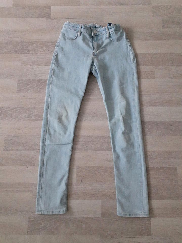 Schöne H&M Jeans hellblau GR 146 Mädchen in Rheine