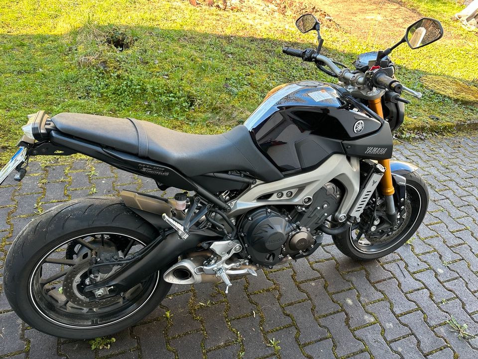 Yamaha MT 09 (Nur 4875 km) in Satteldorf