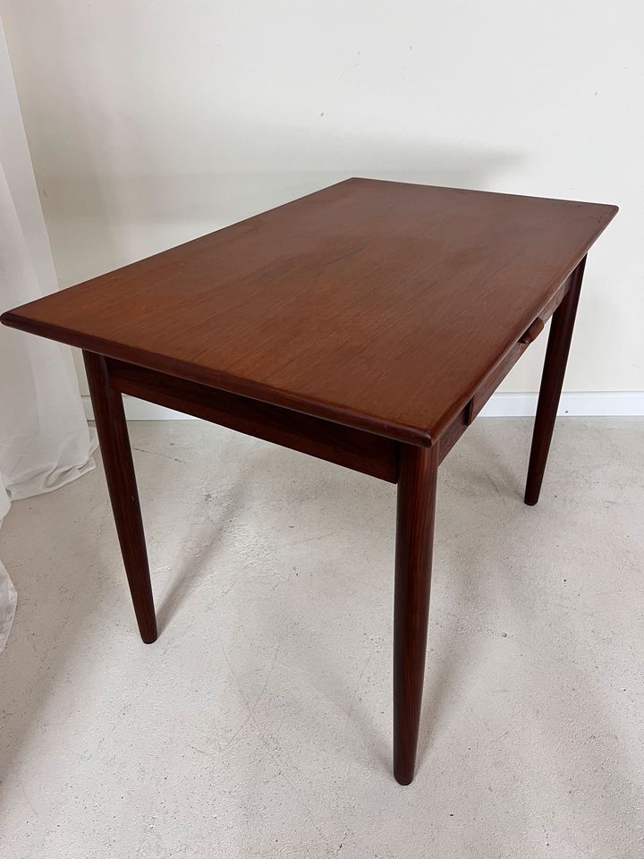 Schreibtisch oder Küchentisch mit Schublade Vintage Design Mid Century Dänemark Teakholz Holztisch 60er Jahre Esstisch in Berlin