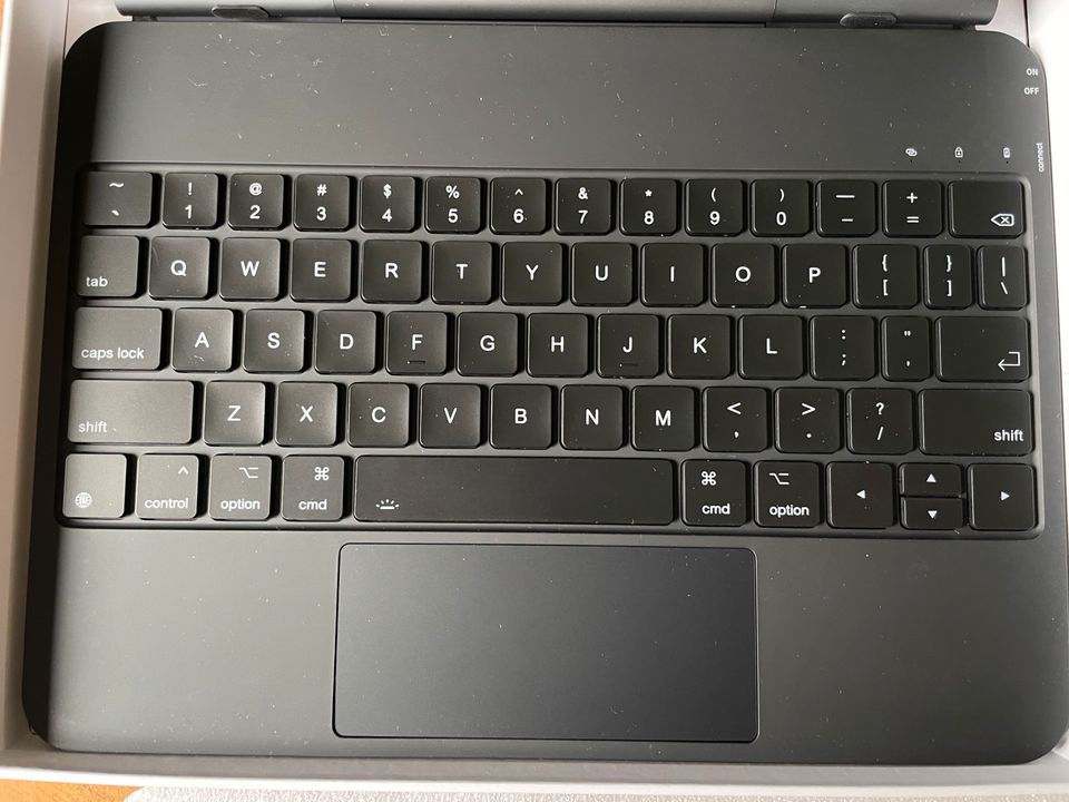 Magic Keyboard für Apple iPad Pro 11“ 2. Generation QWERTY in Hamburg