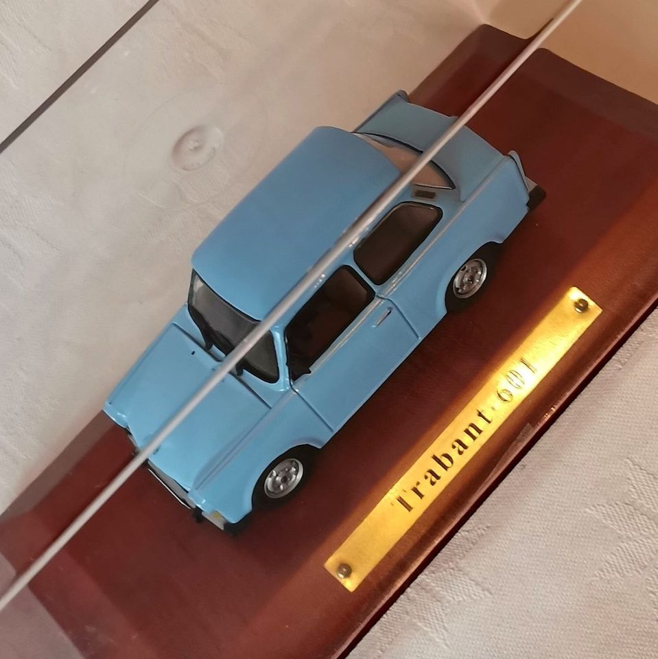 Trabant 601 Limousine blau 1965, Modellauto in Königsbrunn