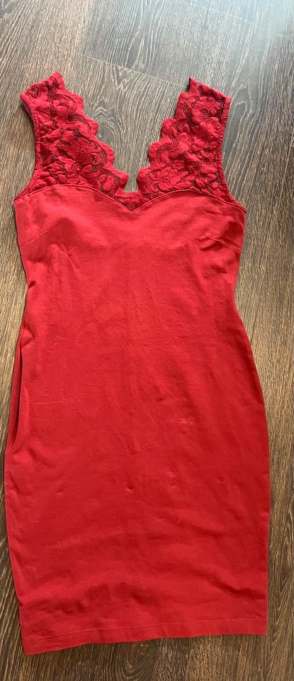 Rotes Kleid  Spitze Sommer S in Witten