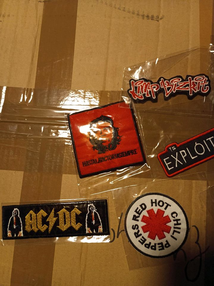 8 Patches z.b. Motörhead,ac dc in Leiferde