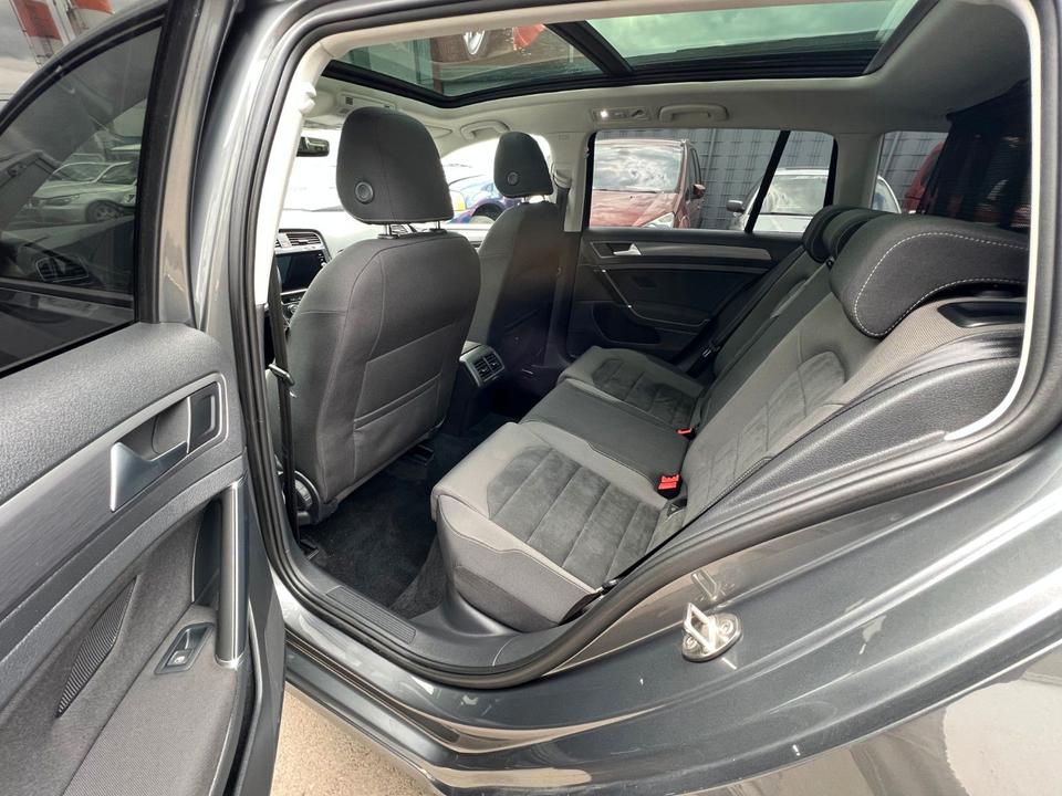 Volkswagen Golf VII Variant Highline*Sitzheizung*LED*PDC* in Schweinfurt