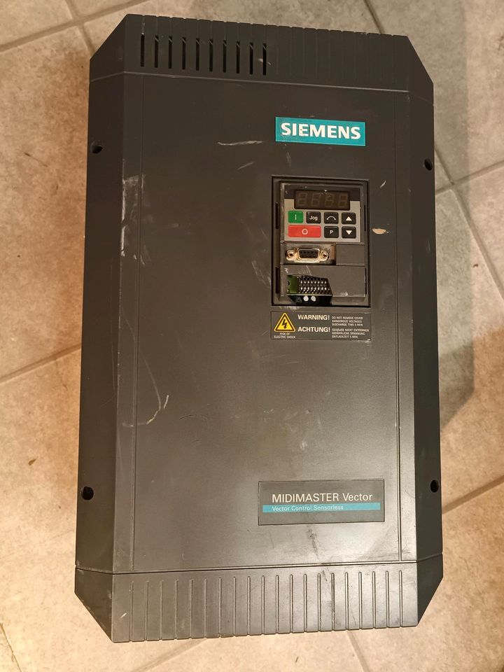 Siemens MIDIMASTER VECTOR 6SE3221-7DG40 ( 6SE3 221-7DG40 ) in Werdohl