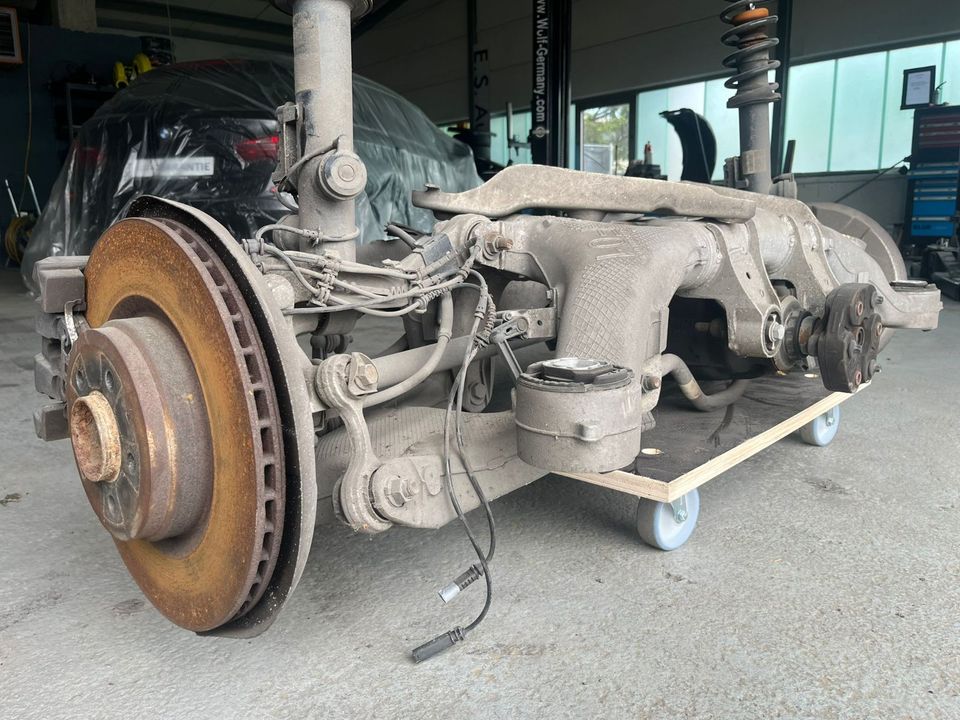 BMW F01 Gesamte Hinterachsenaufhänung mit Differential und Stoßdä in Neuwied