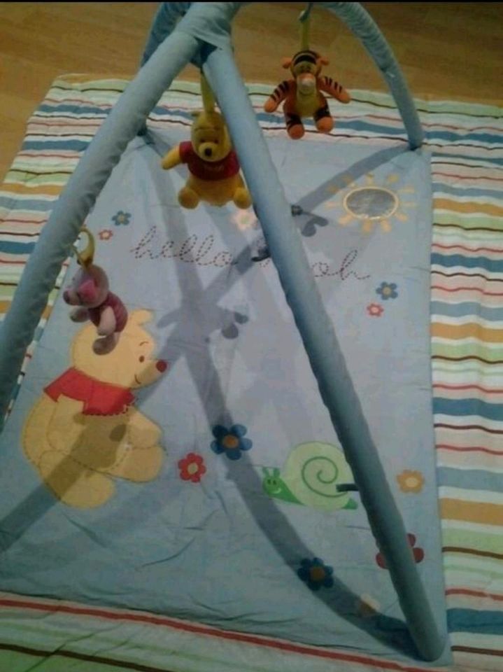 Krabbeldecke mit Spielbogen Winnie the Pooh  Disney blau in Moers