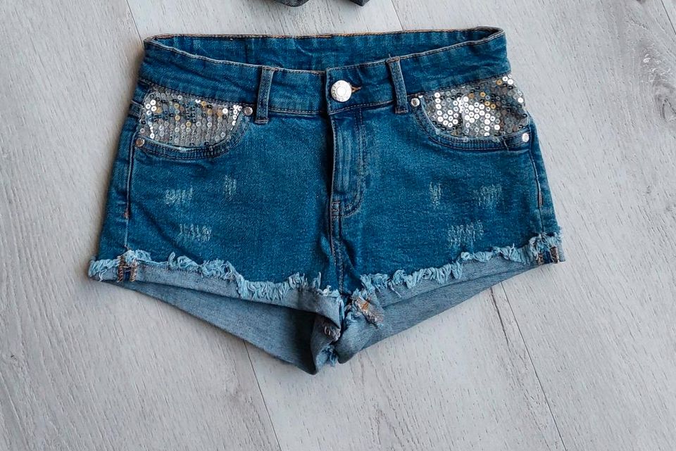 Coole Jeans Shorts , kurze Hose Mädchen Größe 158 in Peitz